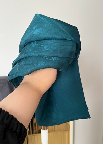 Kadın Lacivert Drapeli Saten Şal - Görsel 2