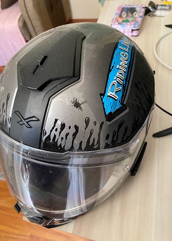 Kemerli Siyah Baskılı Motosiklet Kaskı Interkomlu - Görsel 2