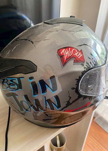 Kemerli Siyah Baskılı Motosiklet Kaskı Interkomlu - Görsel 3