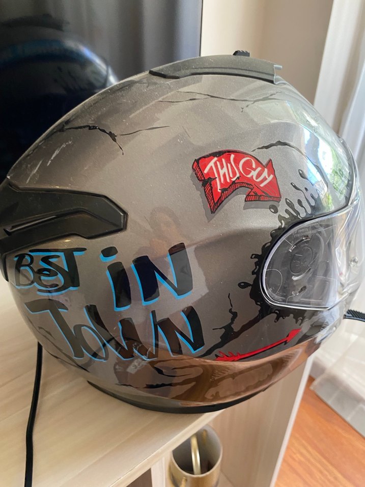 Kemerli Siyah Baskılı Motosiklet Kaskı Interkomlu - Görsel 3