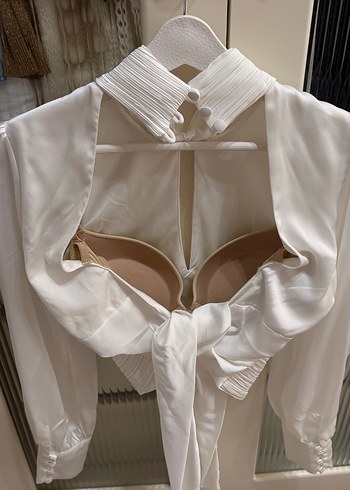 Pliseli Yüksek Yakalı Beyaz Kadın Bluz - Görsel 3