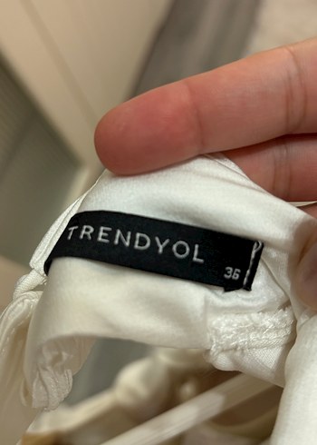 Pliseli Yüksek Yakalı Beyaz Kadın Bluz - Görsel 4