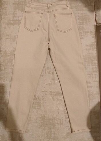 Trendyolmilla Ekru Yüksek Bel Mom Jeans