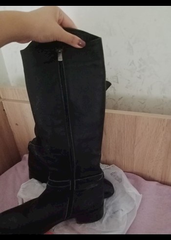 37 Beden Siyah Deri Yüksek Topuklu Diz Boyu Bot