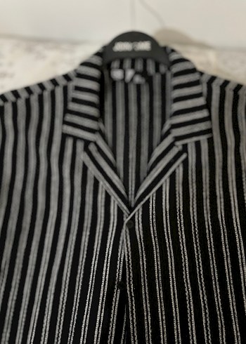 Düğmeli Siyah Çizgili Erkek Gömlek - Görsel 3