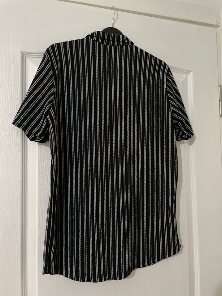 Düğmeli Siyah Çizgili Erkek Gömlek - Görsel 2