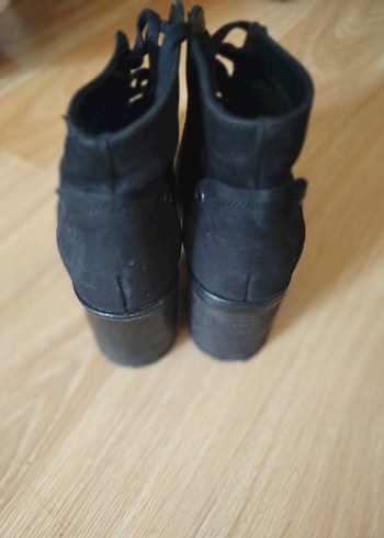 Siyah süet bağcıklı blok topuklu bot - Görsel 3