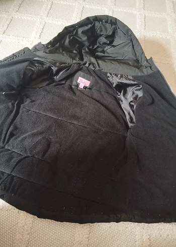 Kız Çocuk Siyah Fermuarlı Kapüşonlu Mont - Görsel 3