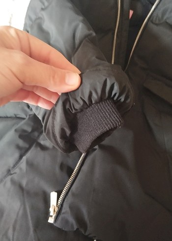 Kız Çocuk Siyah Fermuarlı Kapüşonlu Mont - Görsel 4