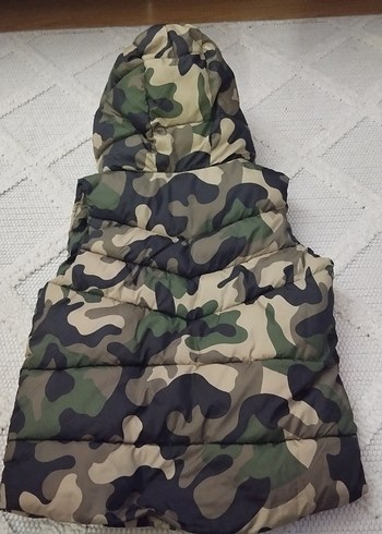 Erkek Çocuk Kamuflaj Desenli Kapüşonlu Yelek - Görsel 2