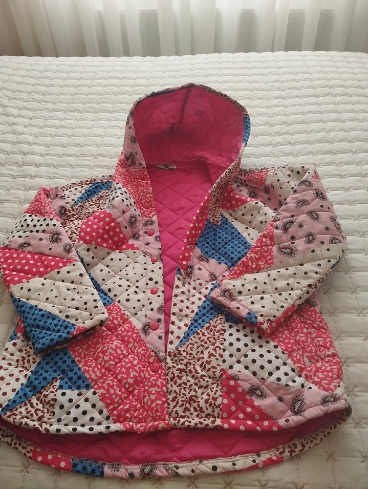 Renkli Kapüşonlu Desenli bayan mont - Görsel 5