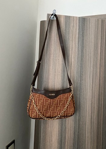 Beden Zincir Detaylı Kahverengi Deri Fendi Çanta