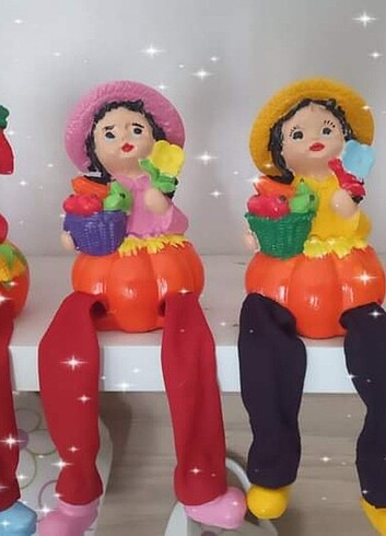 Diğer Bacakları sallanan kabak çocuk