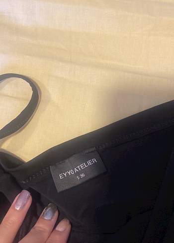 Tek Askılı Siyah ve Kırmızı Büstiyer - Görsel 2