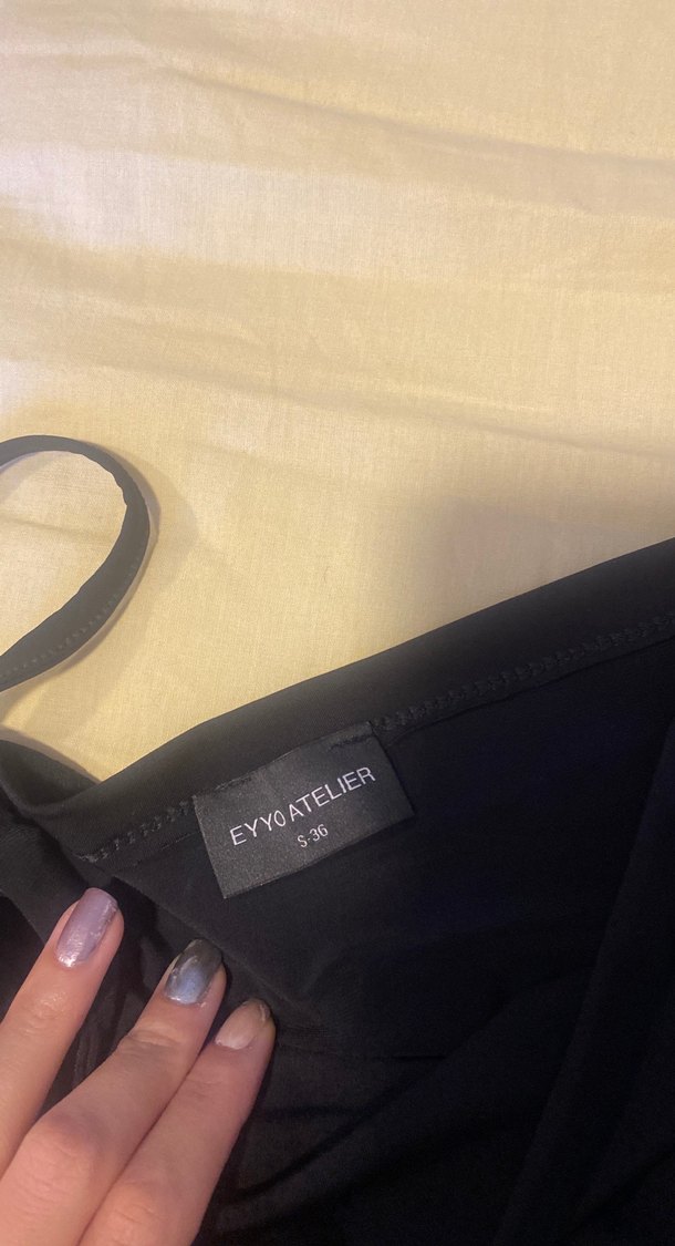 Tek Askılı Siyah ve Kırmızı Büstiyer - Görsel 2