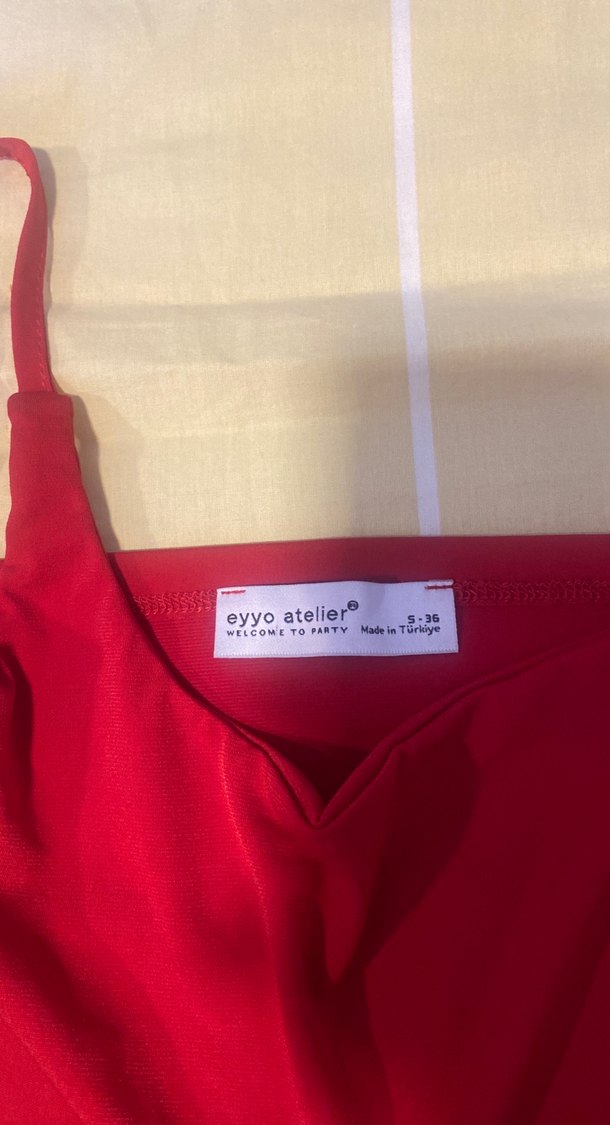 Tek Askılı Siyah ve Kırmızı Büstiyer - Görsel 4