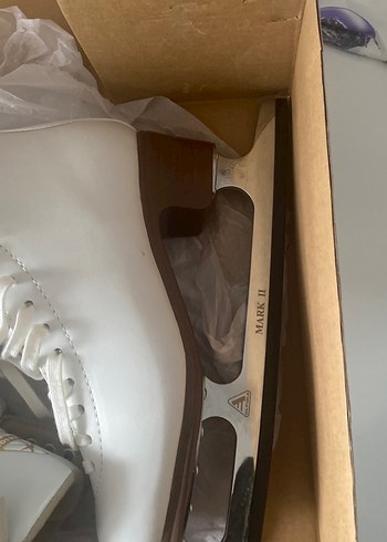 Kadın Buz Pateni - Görsel 3