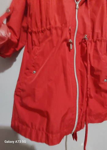 kırmızı yağmurluk - Görsel 3