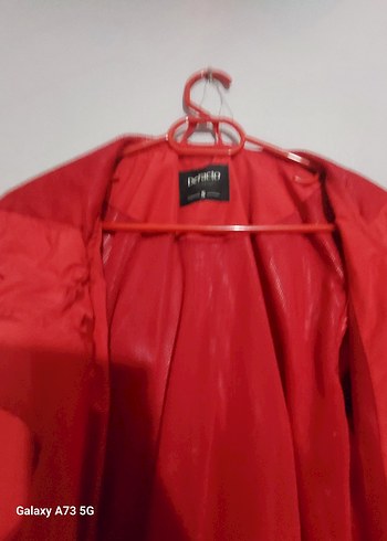 kırmızı yağmurluk - Görsel 2