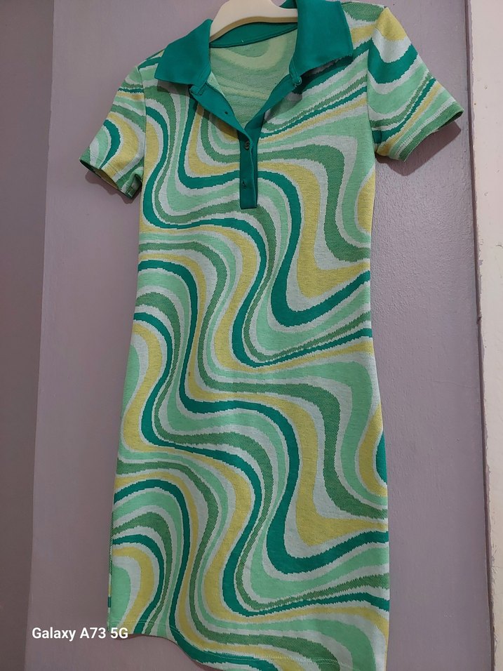 Yeşil Mini Polo Yaka Batik Desenli Elbise - Görsel 3