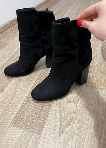 39 Beden siyah Renk H&M Siyah Süet Fermuarlı Topuklu Kadın Bot