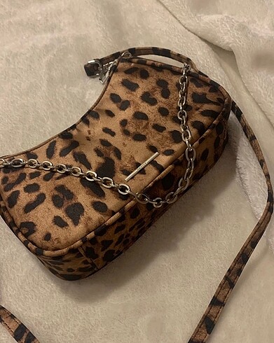 leopar bershka çanta