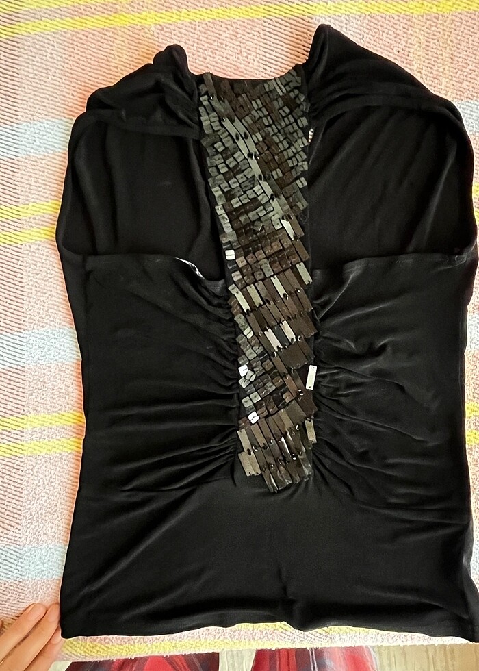 Sırtı açık siyah üst - Görsel 2