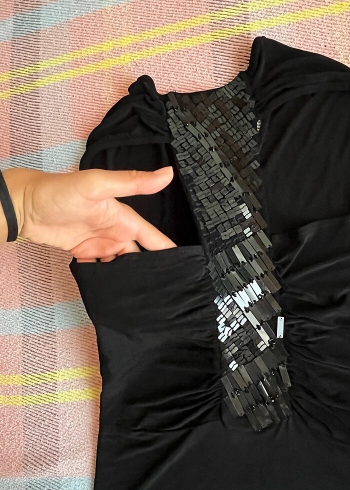 Sırtı açık siyah üst - Görsel 3