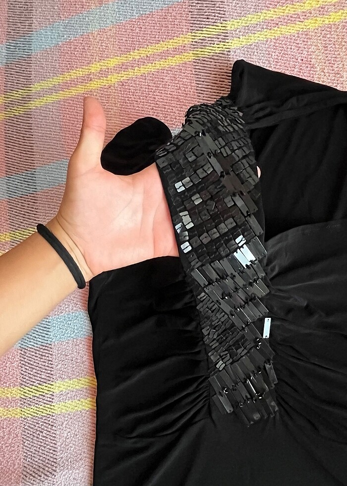 Sırtı açık siyah üst - Görsel 4