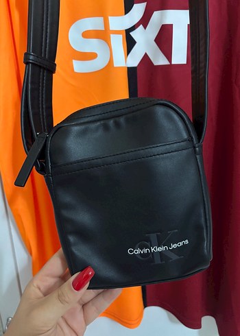 Calvin Klein Siyah Deri Kadın Çapraz Çanta - Görsel 2