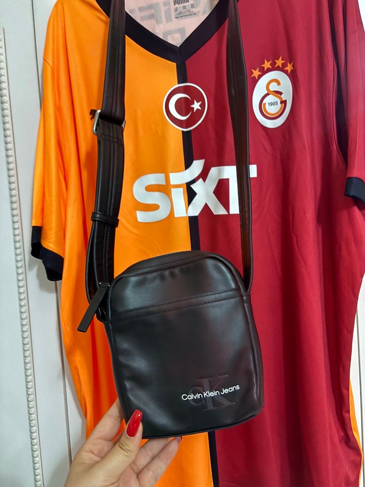 Calvin Klein Siyah Deri Kadın Çapraz Çanta - Görsel 3