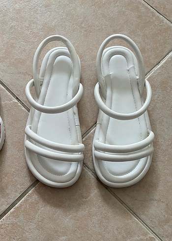 Beyaz Minimalist Kadın Sandalet