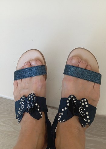 Mavi Parlak Dolgu Topuklu Kadın Sandalet
