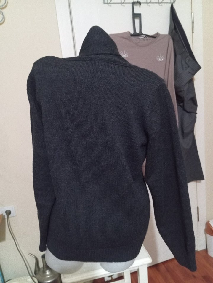 Düğmeli Gri Yün Hırka - Görsel 5