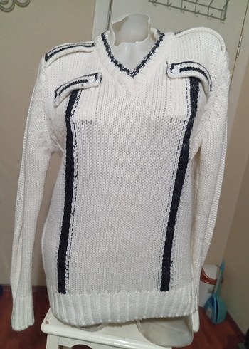 V Yaka Beyaz Triko Kadın Kazak - Görsel 5