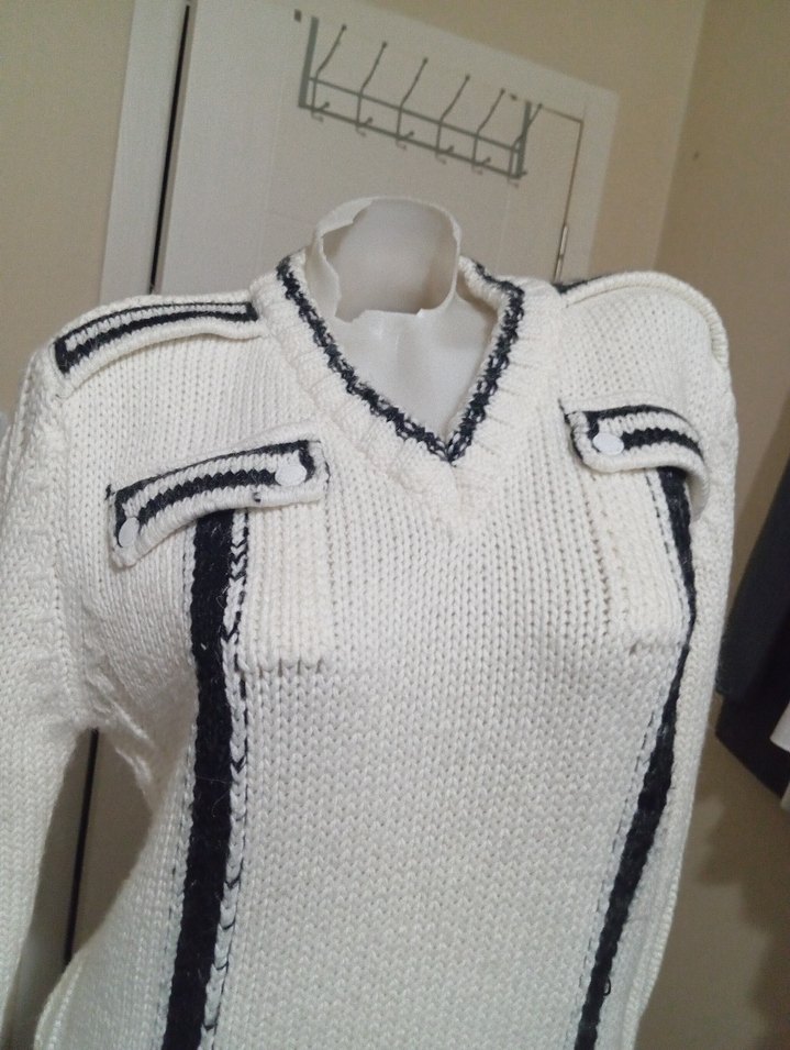 V Yaka Beyaz Triko Kadın Kazak - Görsel 2