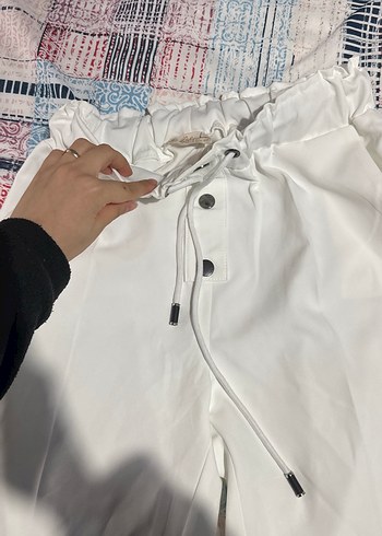 Düğmeli Beyaz Kadın Midi Pamuk Pantolon - Görsel 2