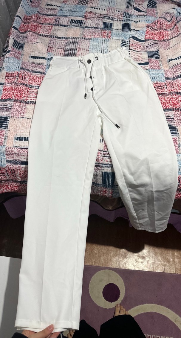 Düğmeli Beyaz Kadın Midi Pamuk Pantolon - Görsel 3