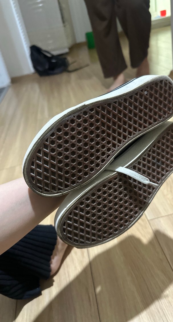 Kadın Siyah-Beyaz Minimalist Spor Ayakkabı - Görsel 3