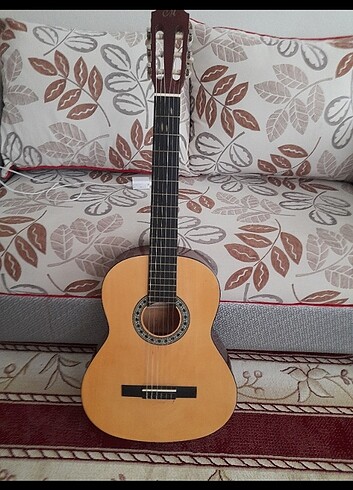 4/4 lük gitar