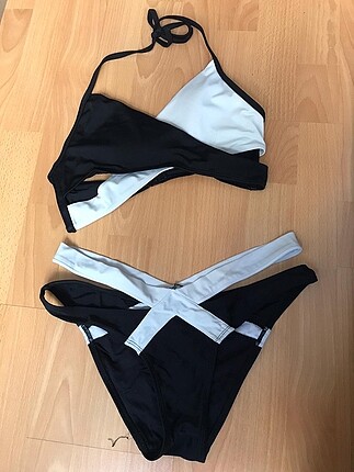 Siyah Beyaz Bikini Takımı