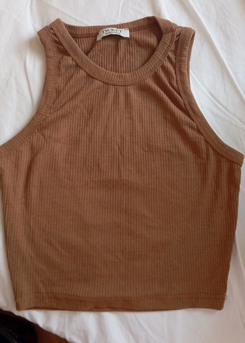 Kahverengi Yüksek Yakalı Kolsuz Crop Top