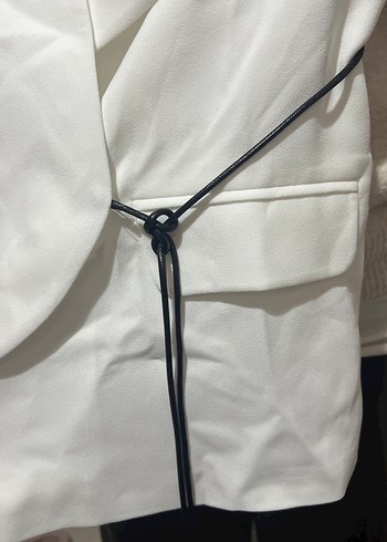 Kadın Beyaz Kemerli Kolsuz Blazer takım - Görsel 2