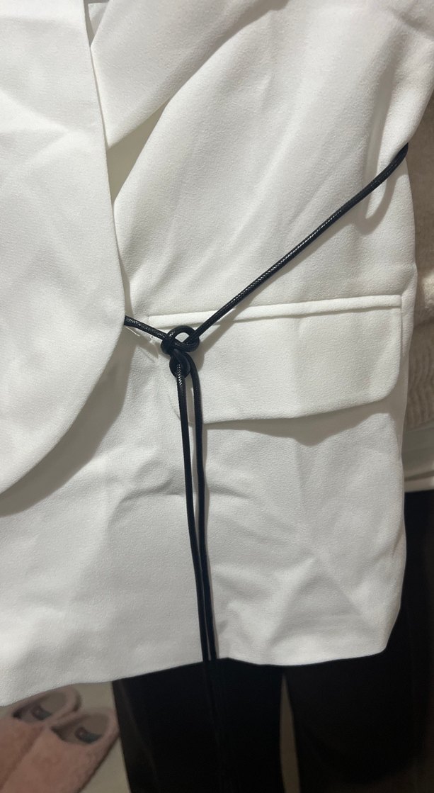 Kadın Beyaz Kemerli Kolsuz Blazer takım - Görsel 2