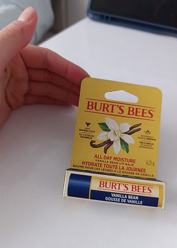 Burt's Bees Vanilyalı Renksiz Dudak Bakım Kremi - Görsel 3