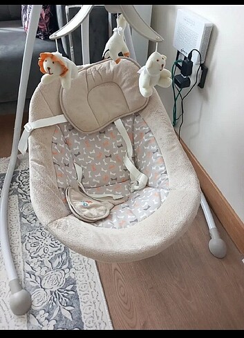 Beden Wind otomatik oyuncaklı bebek salıncağı