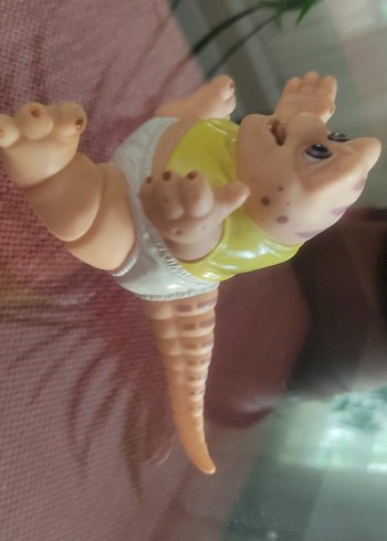 Beden Twist'n Turn Baby Sinclair Figürü
