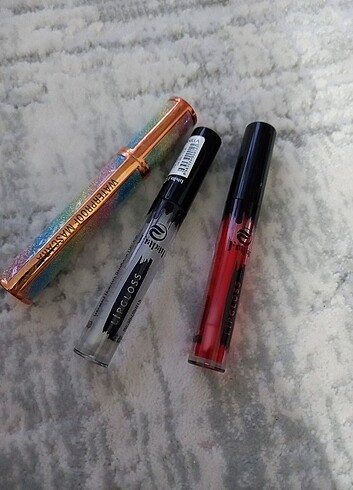Maskara ve 2 lip glos 