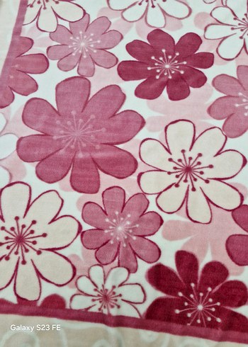 Pembe Çiçek Desenli Yumuşak çift kişilik Battaniye - Görsel 3