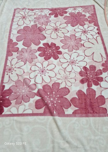 Pembe Çiçek Desenli Yumuşak çift kişilik Battaniye - Görsel 4